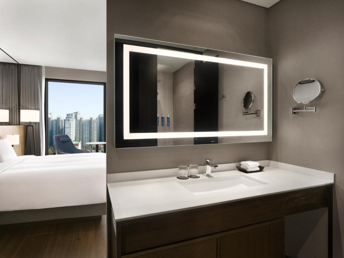 Four Points By Sheraton Suwon Exteriör bild