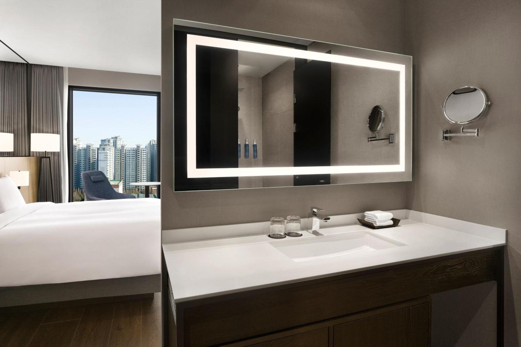 Four Points By Sheraton Suwon Exteriör bild